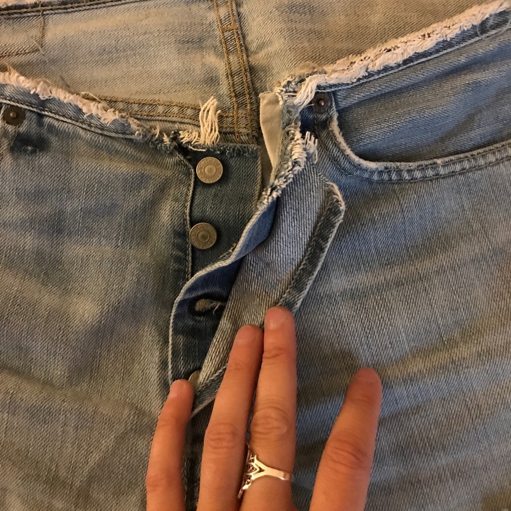 vintage LEVI'S jean shorts - Picture 5 of 5