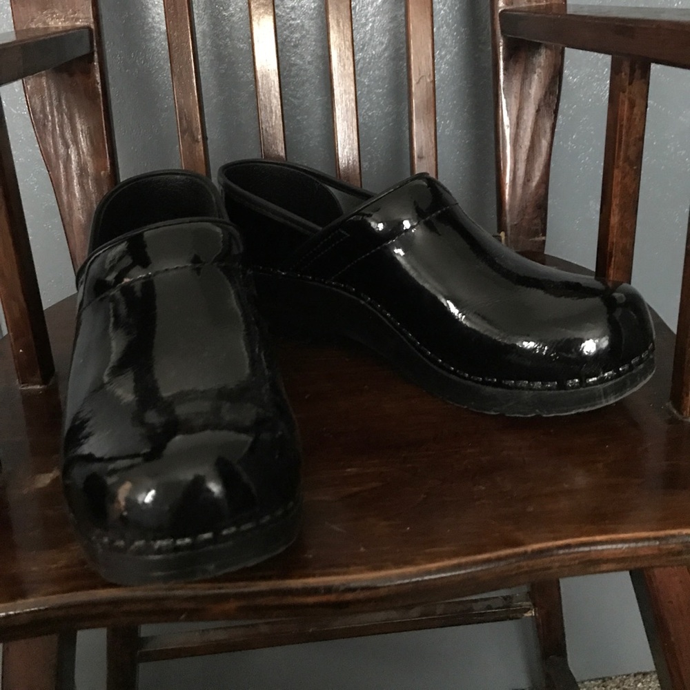 Patent leather Dansko clogs!