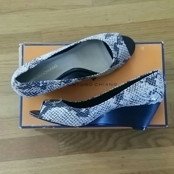 Arturo Chiang snake print wedges NIB sz 8.5 - Picture 2 of 4