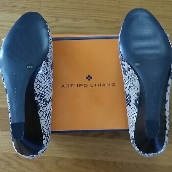 Arturo Chiang snake print wedges NIB sz 8.5 - Picture 3 of 4