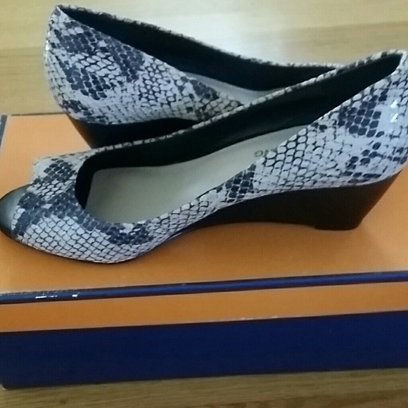 Arturo Chiang snake print wedges NIB sz 8.5 - Picture 4 of 4