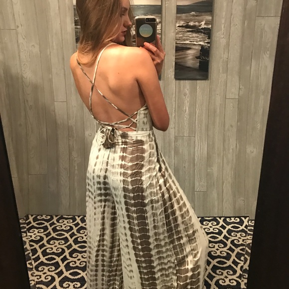 🌴 Jumpsuit 🌴 - Picture 2 of 2