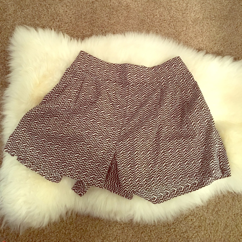 American Eagle Chevron Silky shorts