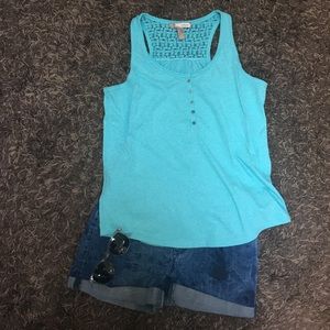 blue tank top