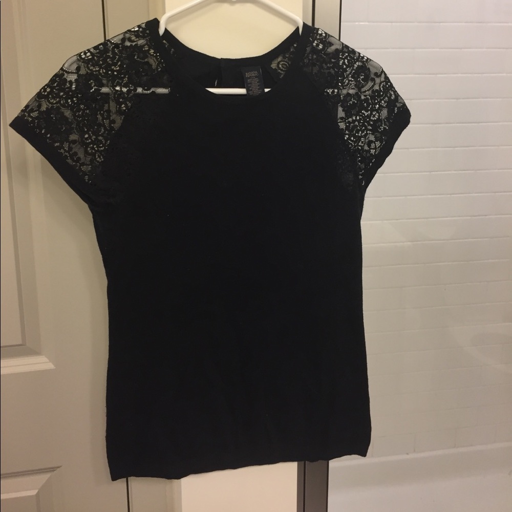Black banana republic top with lace sleeves