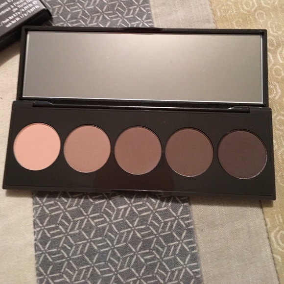 Becca Ombré Nudes Eye Palette. - Picture 3 of 3