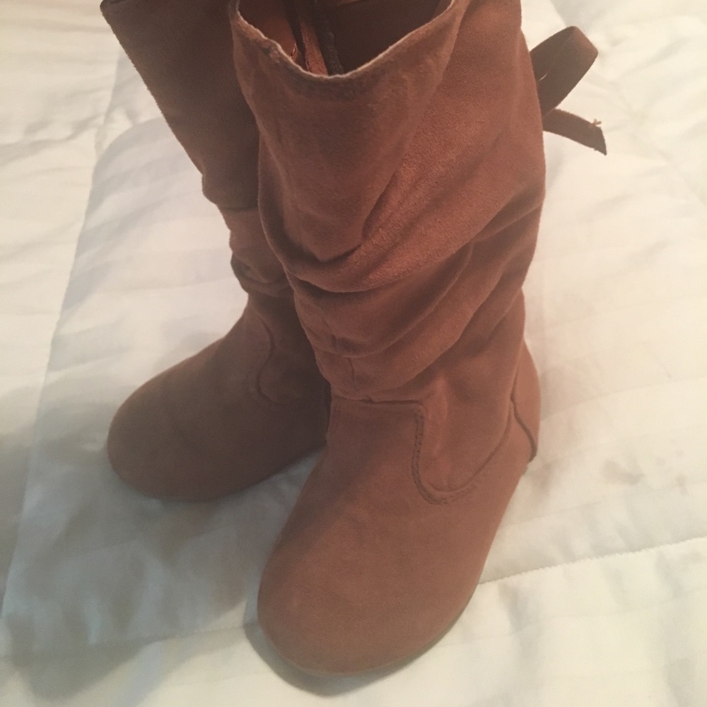 Adorable zip up toddler boots