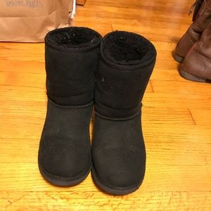 Short black uggs