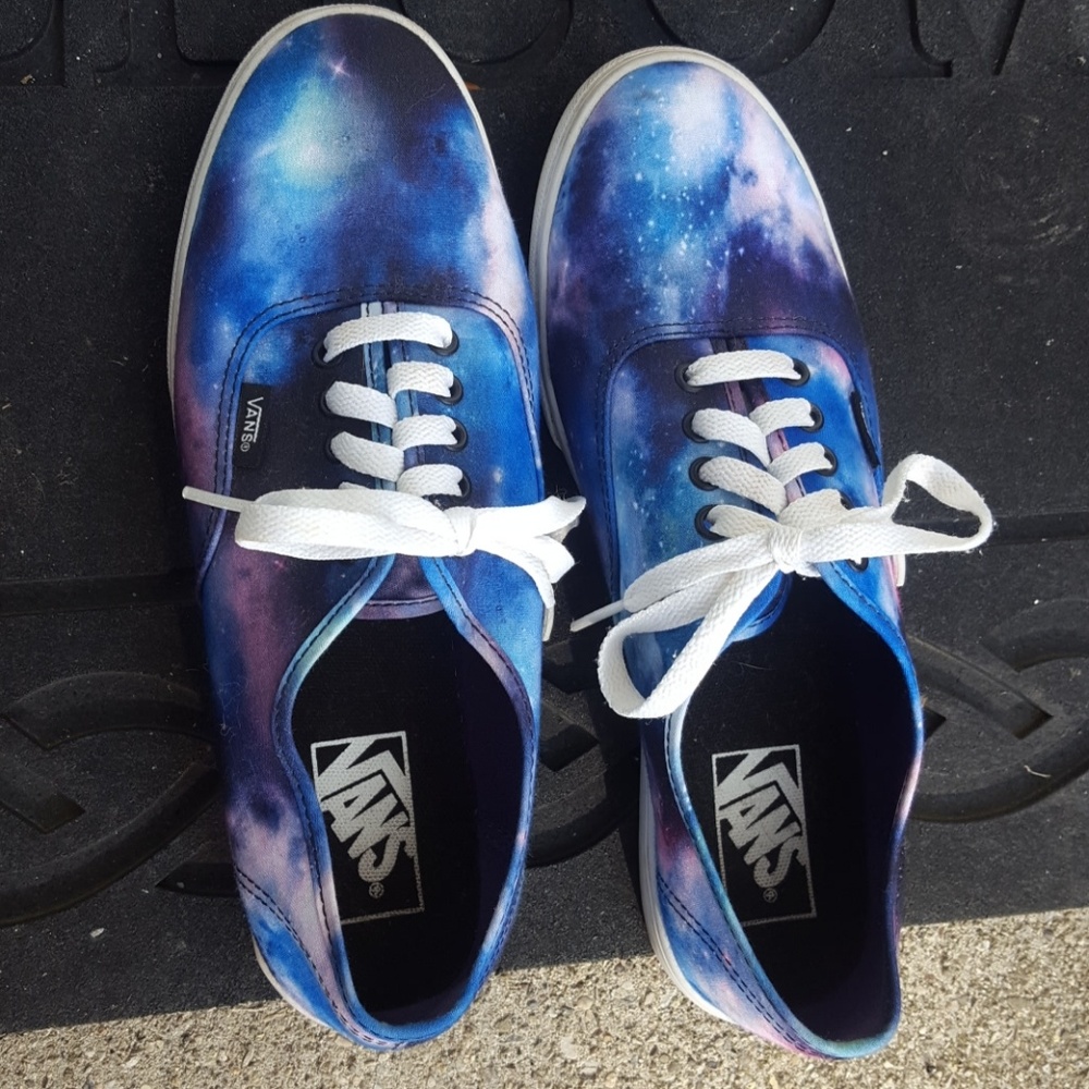 Sneakers worn only a few times, but in good shape