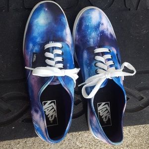 Sneakers worn only a few times, but in good shape