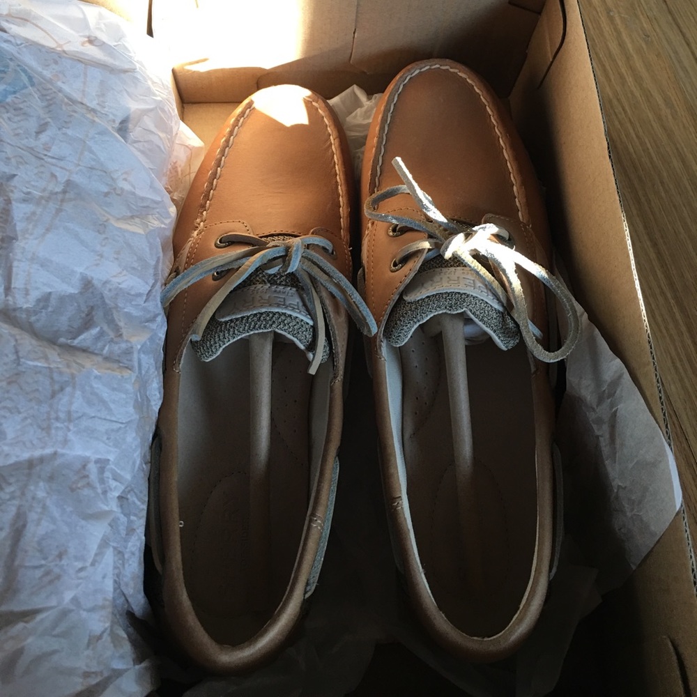 BRAND NEW W/ BOX sperry topsiders