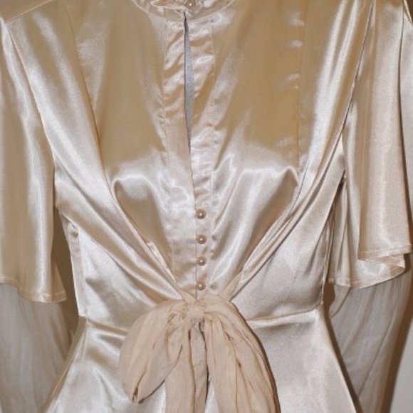 Champagne colored button collar and front blouse - Picture 3 of 3