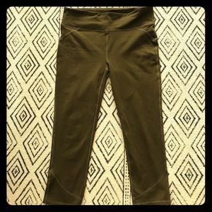 Fabletics- size medium olive salar capris