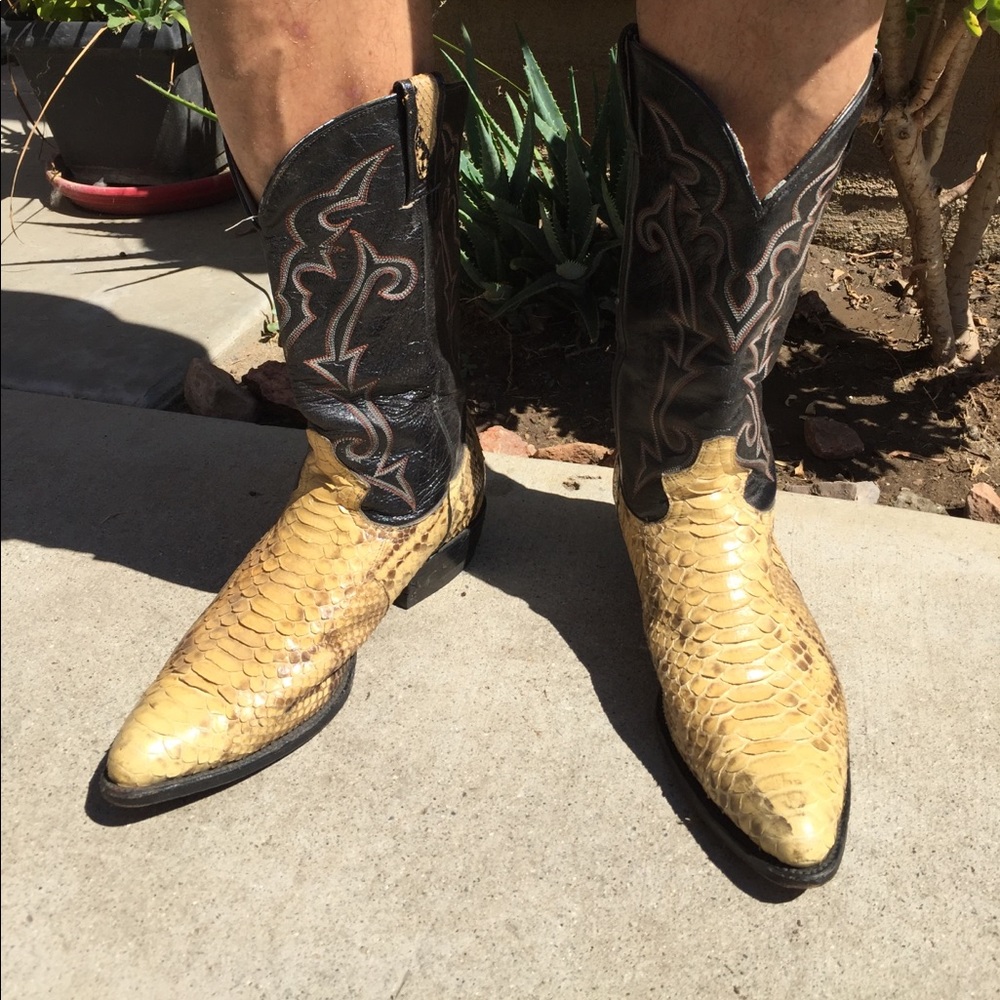 🤠 Authentic leather and snake skin cowboy boots🤠