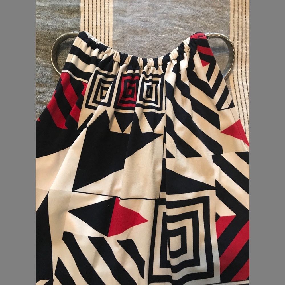 Beautiful sleeveless Alfani top