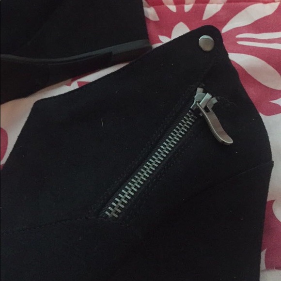 ♡ SALE women's black zipper wedges - size 7 - Picture 2 of 5