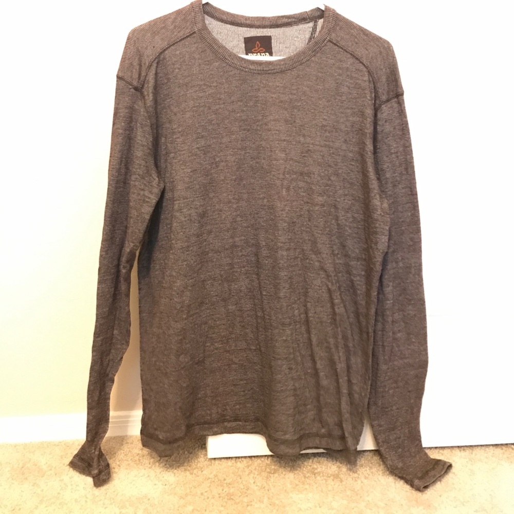 Men's long sleeve athletic shirt