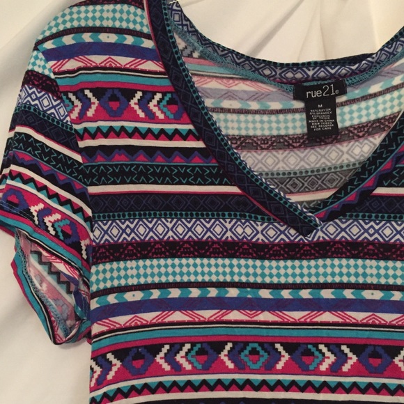 Colorful V-neck Tee - Picture 3 of 3