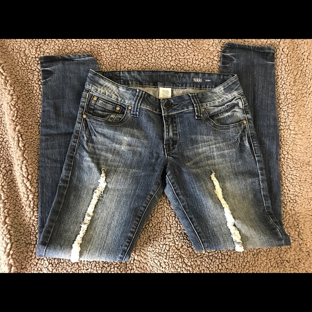 Juniors distressed jeans