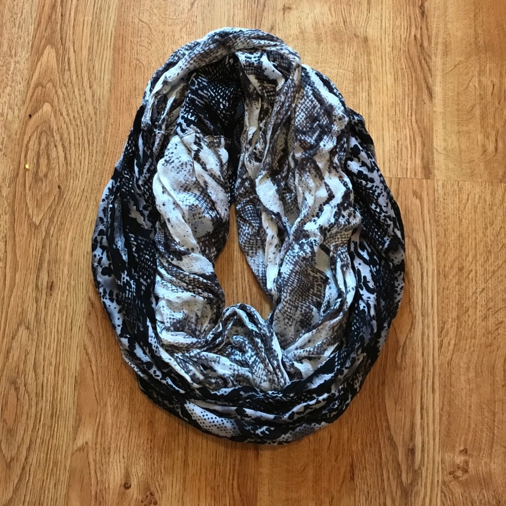Scarf bundle - Picture 2 of 4