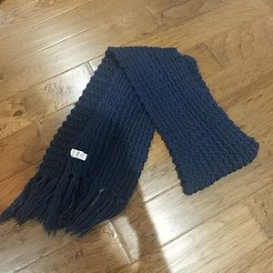 Navy blue knit scarf
