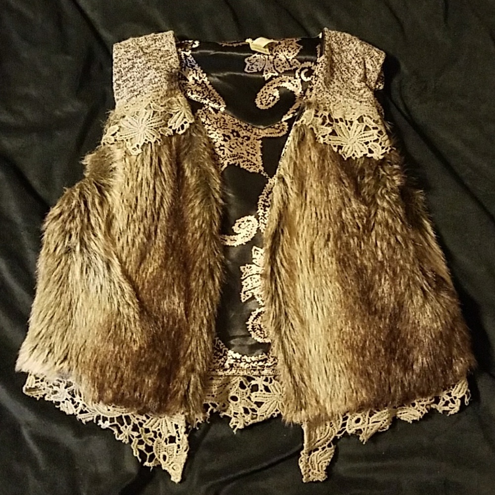 Fur vest from Gimmicks (Buckle)