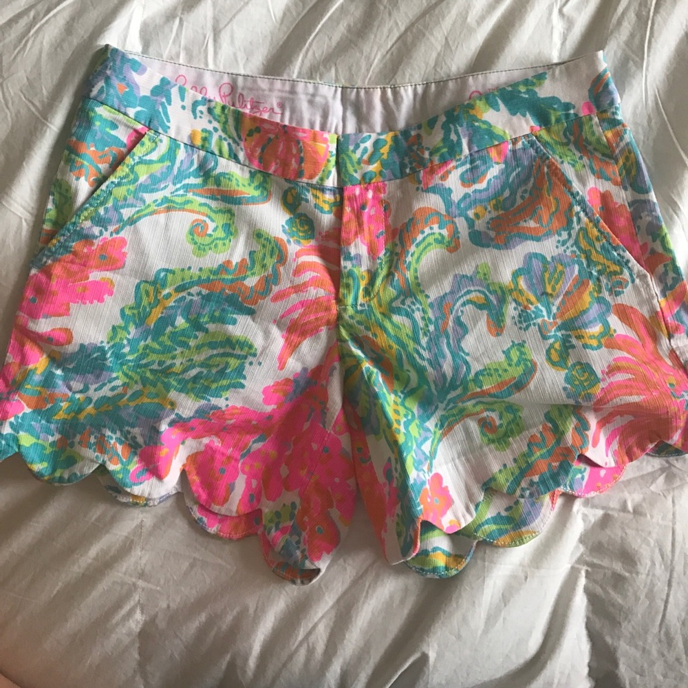 Lilly Pulitzer buttercup scallop shorts