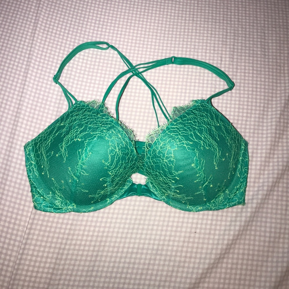 Victoria's Secret - size 32D