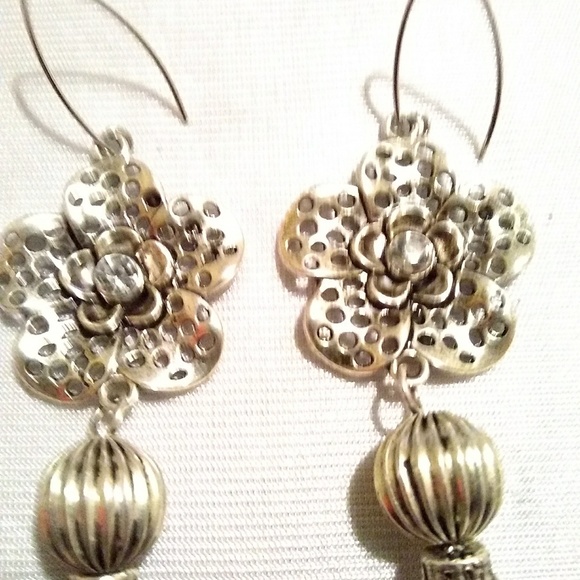 Long Silver dangles - Picture 2 of 4