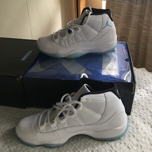 Air Jordan 11 legend blues
