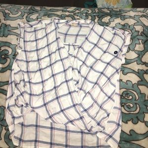 CROPPED MUSCLE TEE// Hollister Co