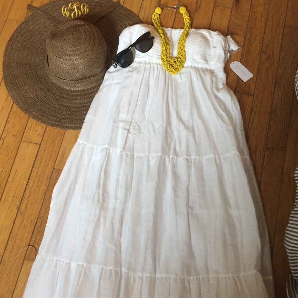 Beautiful never worn white Jessica Simpson maxi!