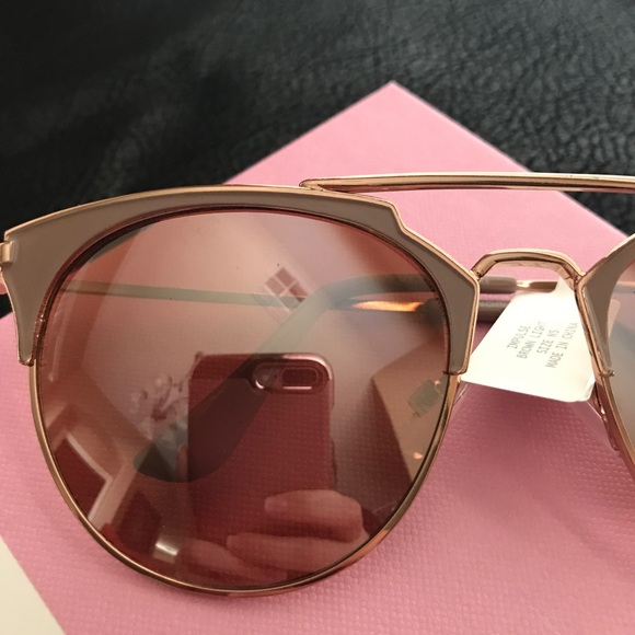 CC I Tarina Bar Round Sunglasses - Picture 3 of 4