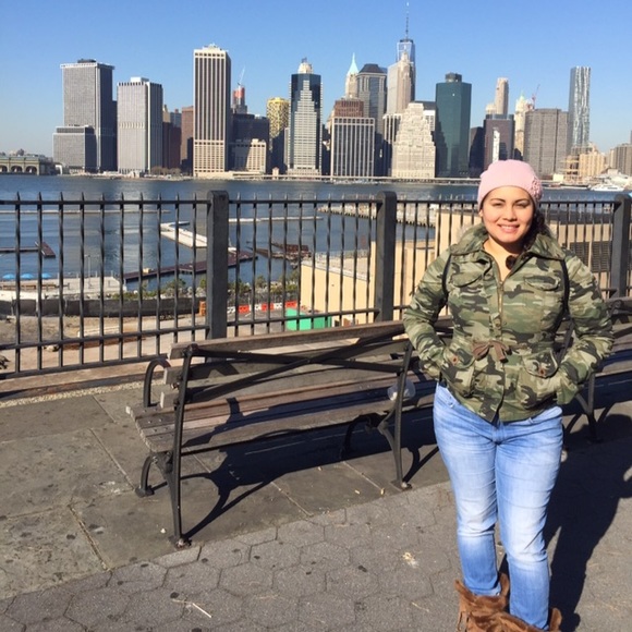 Meet your Posher, Melissa - Picture 3 of 3