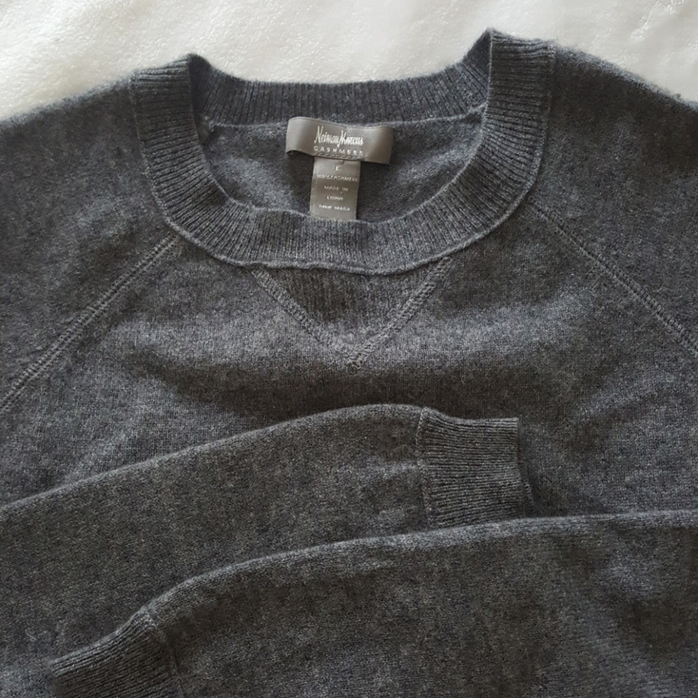Neiman Marcus Cashmere sweater