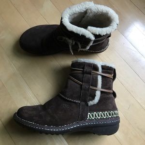 Ugg cove boots