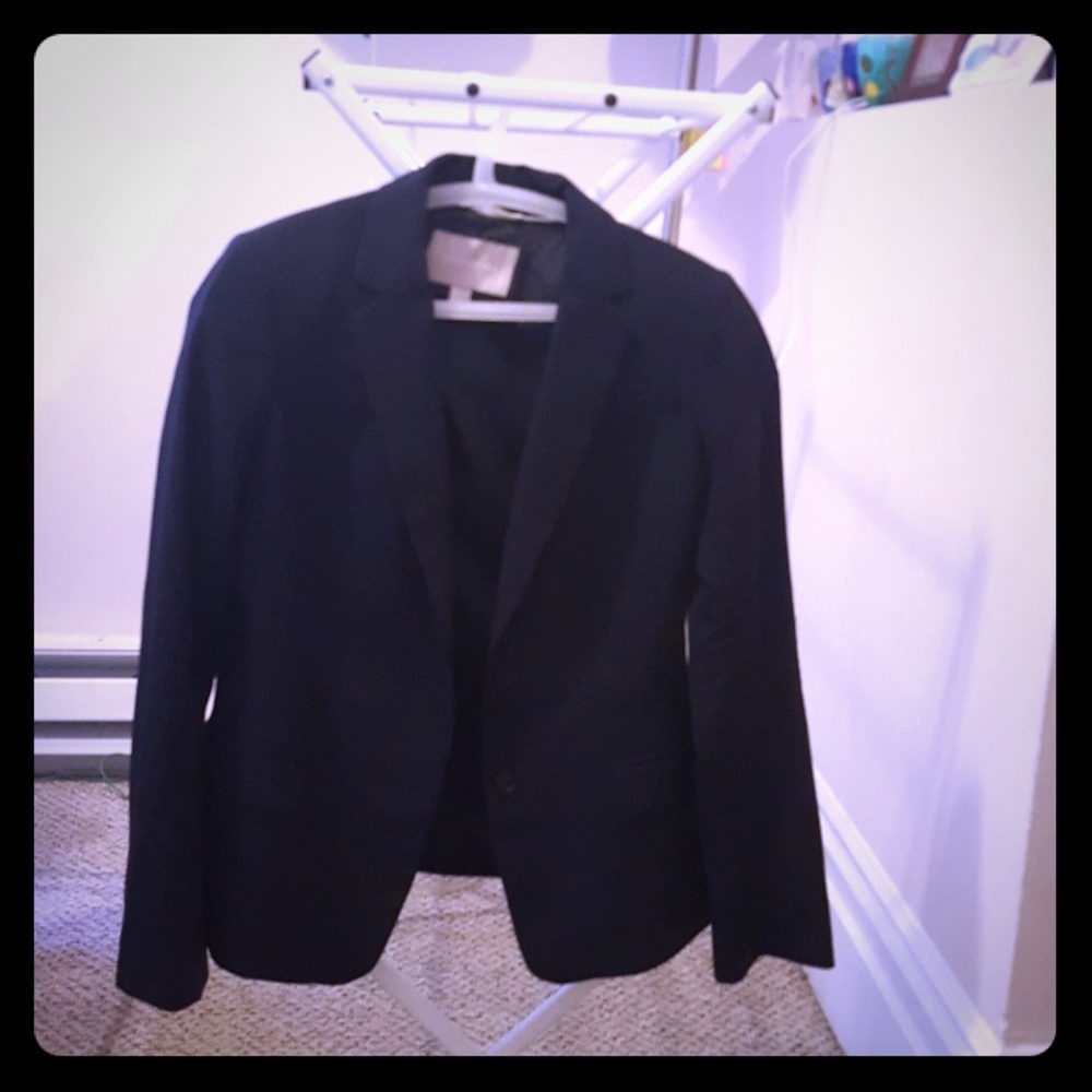 Chic navy blue blazer from Banana Republic