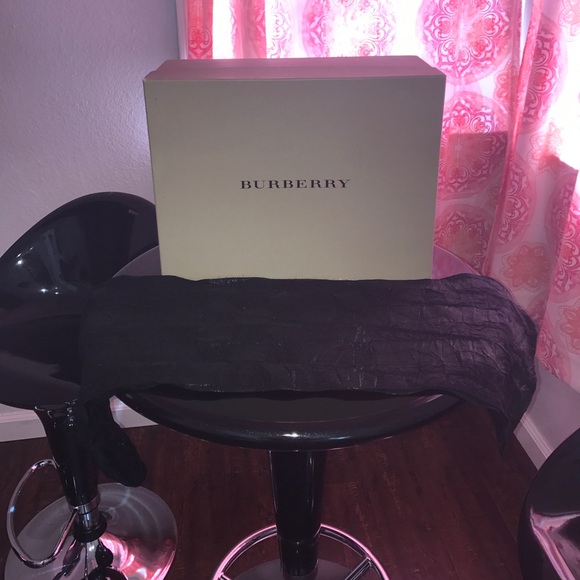 💗FINAL PRICE 💗BURBERRY SCARF!!! - Picture 2 of 7