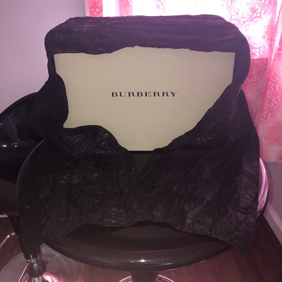 💗FINAL PRICE 💗BURBERRY SCARF!!! - Picture 4 of 7