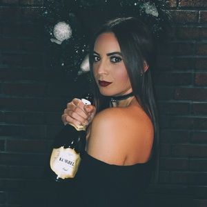 Meet your Posher, Alexandra