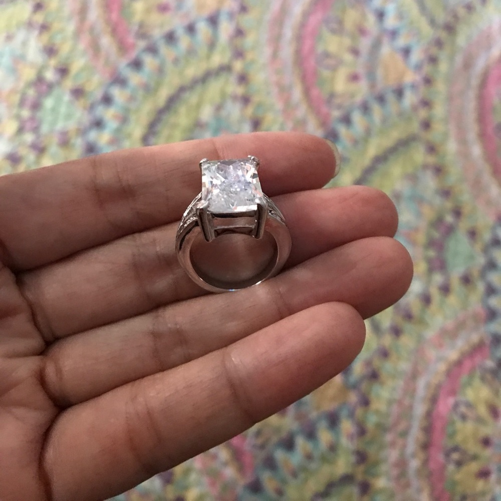 🦋Beautiful Fine cubic zirconia Silver ring