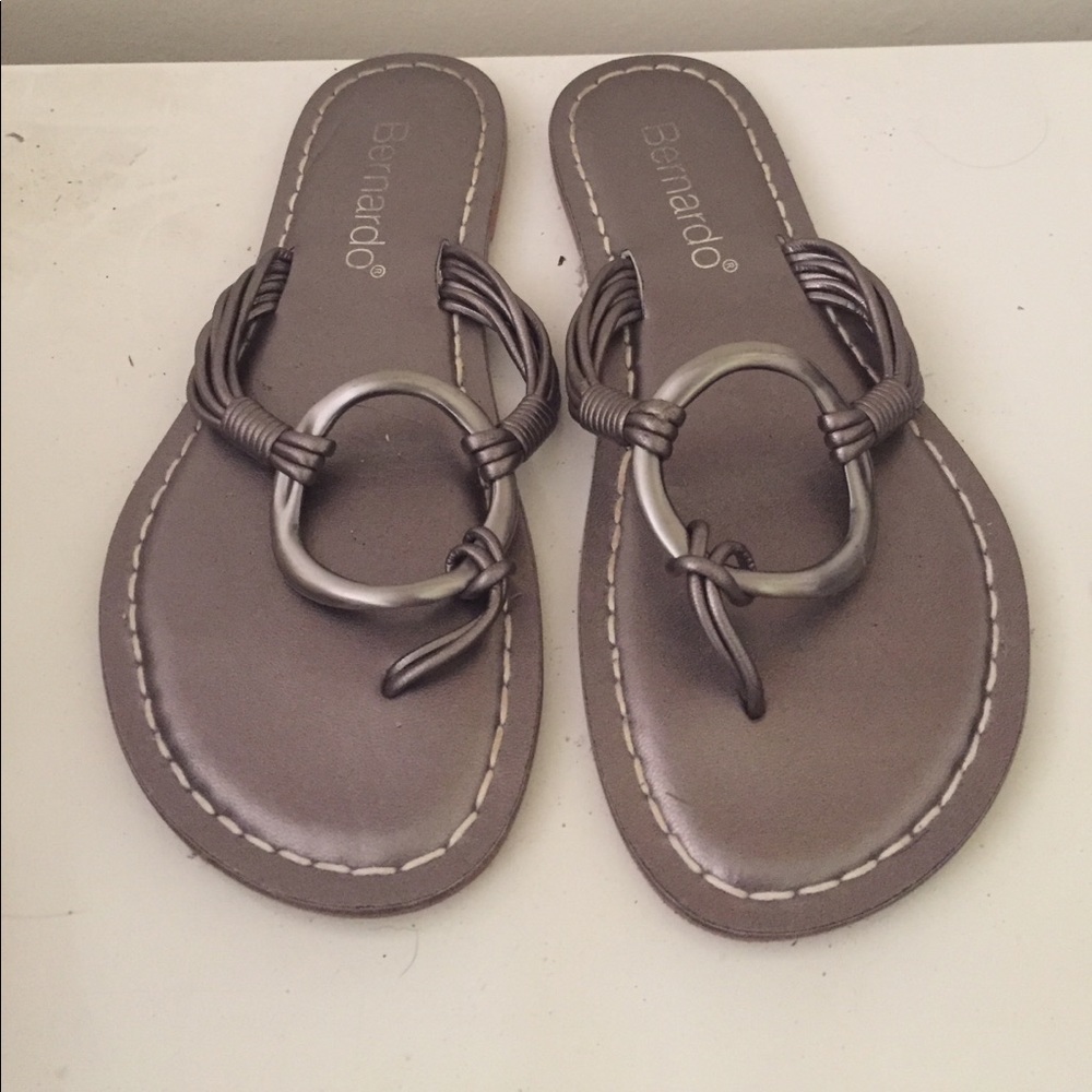 Chic sandals in like new condition