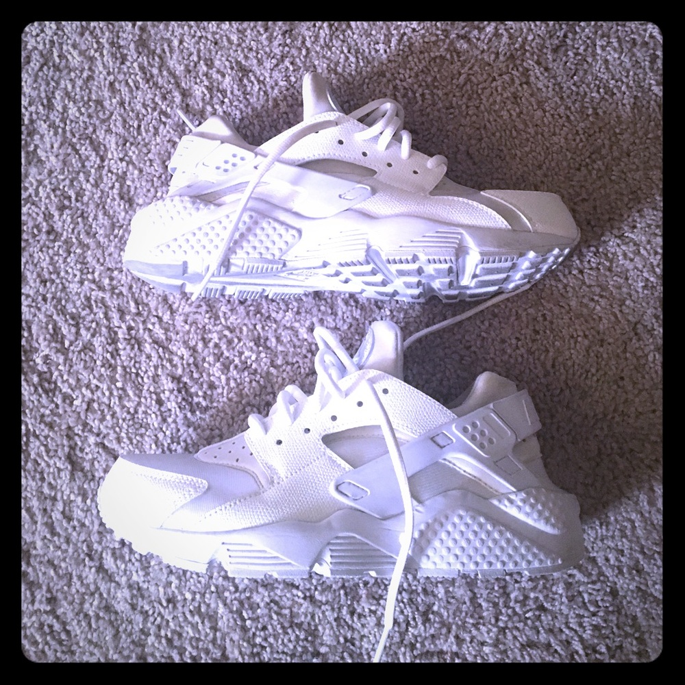 White Nike Air Huaraches 8.5