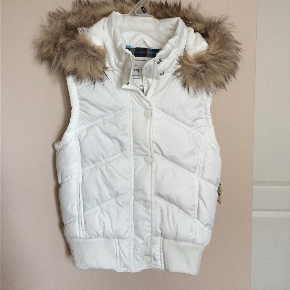 Aeropostale child puffer vest with fur hoodie.