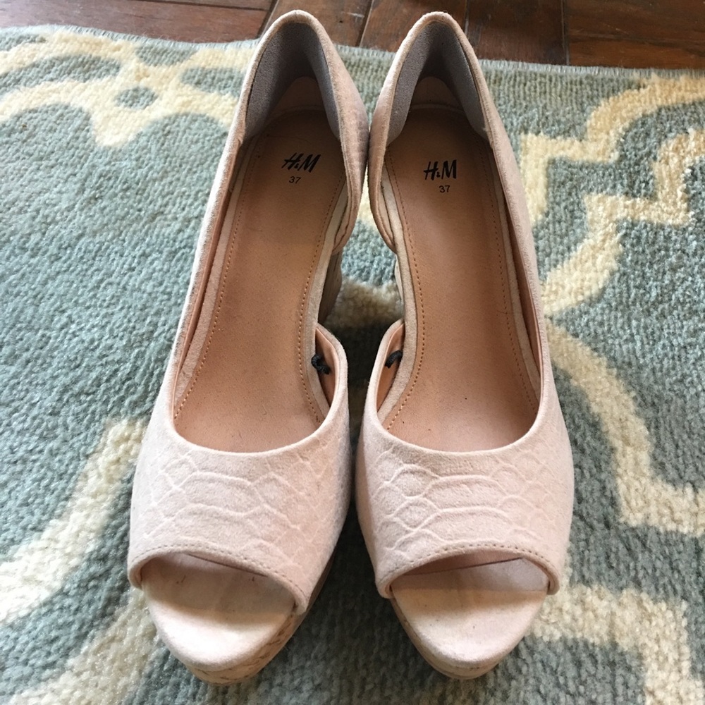 Tan peep toe