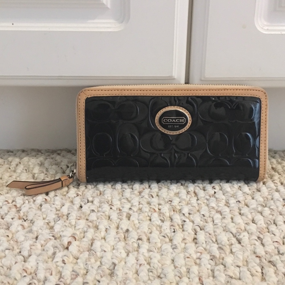 Authentic Coach Peyton embossed black zip wallet