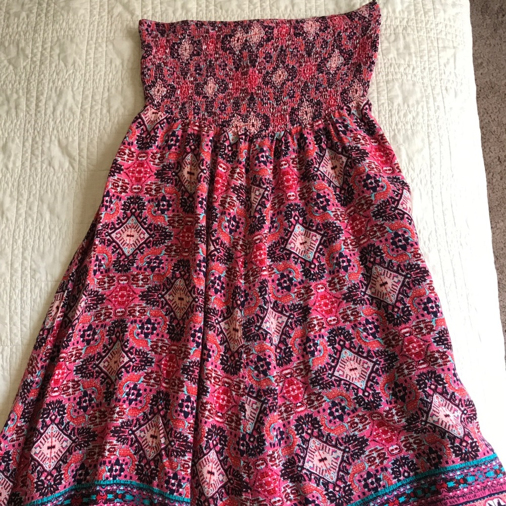 Patterned strapless dress