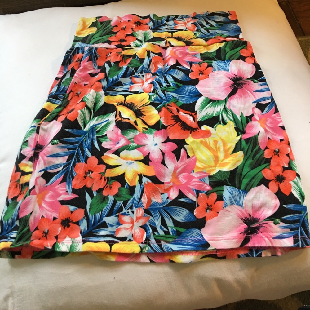 Floral mini skirt