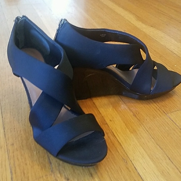 ♥ Donald J. Pliner Peep toe wedges - Picture 1 of 5
