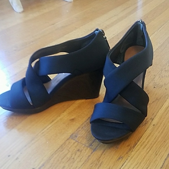 ♥ Donald J. Pliner Peep toe wedges - Picture 4 of 5